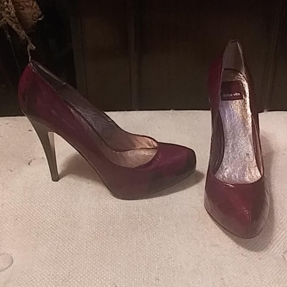 DOLCE VITA BURGUNDY EEL SKIN PUMPS